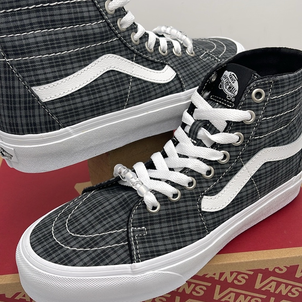 Vans Men’s Sk8-Hi Tapered Uv Beads Black
VN0009QPBM8
Sneakers - Picture 10 of 16